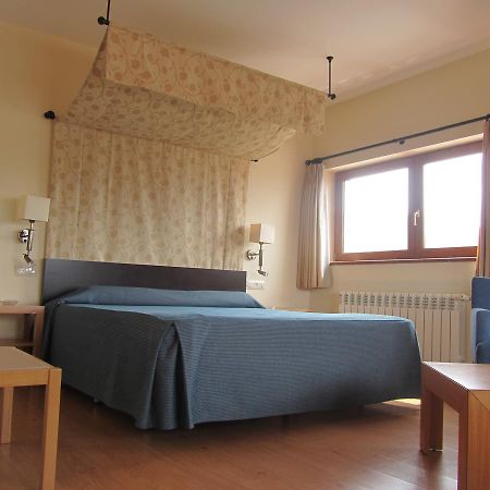 Hotel Galayos Ойос-дель-Эспино Экстерьер фото