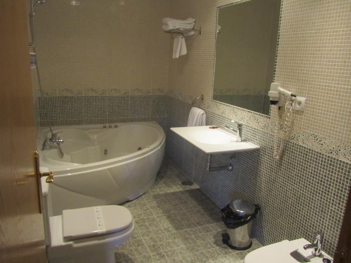 Hotel Galayos Ойос-дель-Эспино Экстерьер фото
